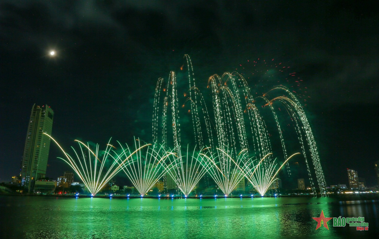 Đội tuyển Phần Lan giành ngôi quán quân tại Lễ hội Pháo hoa quốc tế Đà Nẵng 